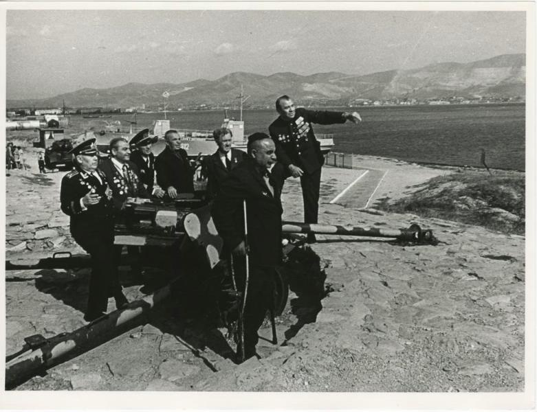 Ветераны у артиллерийского орудия, 1980-е