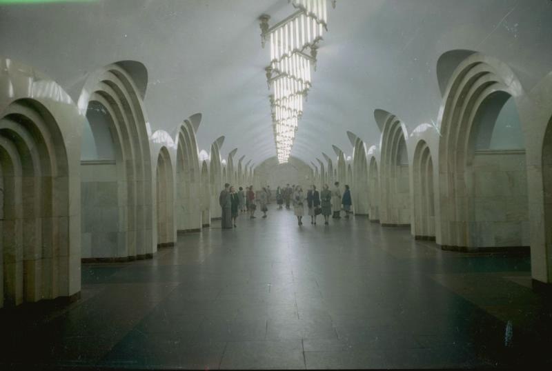 Центральный зал станции «Добрынинская» Кольцевой линии Московского метрополитена, 1950-е, г. Москва