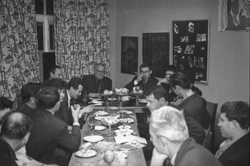 Застолье в редакции журнала «Юность», 1963 год, г. Москва