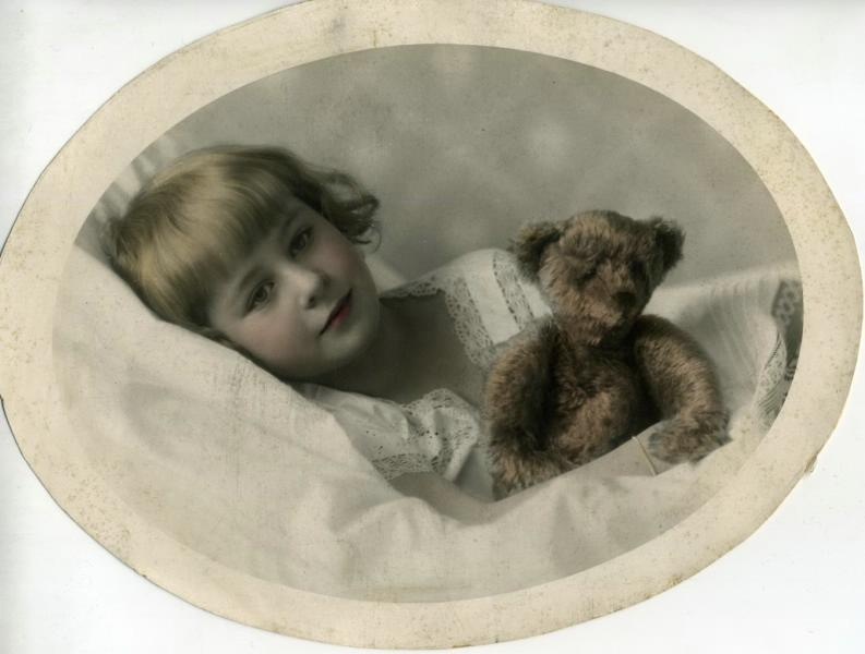 Без названия, 1900-е. Выставки&nbsp;«Дореволюционная Россия: дети и их игрушки»&nbsp;и «Дети и их медведи» с этой фотографией. 
