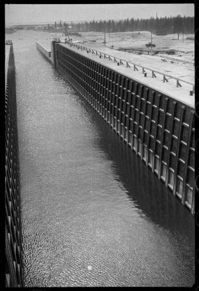 Шлюз, 1933 год, Карельская АССР. Выставка «Не говори никому лишнего, что я на Беломорканале…» с этой фотографией.На строительстве Беломорско-Балтийского канала.