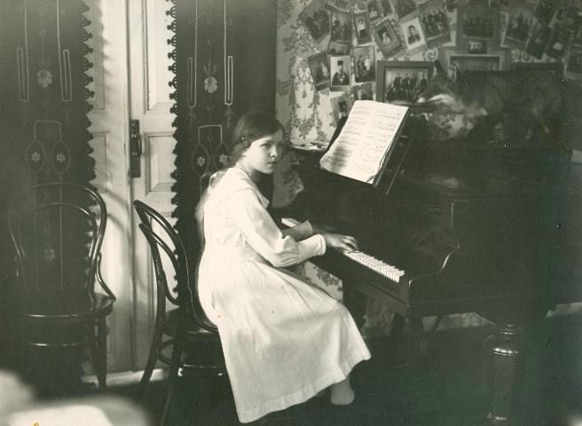 Юная пианистка, 1900-е