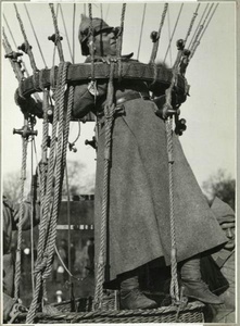 На воздушном шаре. Маневры Красной армии, 1924 год. Выставка «"На большом воздушном шаре". 15 фотографий с аэростатами» с этой фотографией.