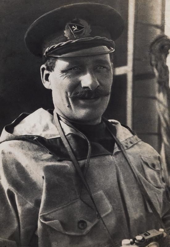 Владимир Воронин, полярный исследователь, капитан ледокольного флота. Командовал ледокольными пароходами «Георгий Седов», «Сибиряков», «Ермак» и «Челюскин», 1930-е