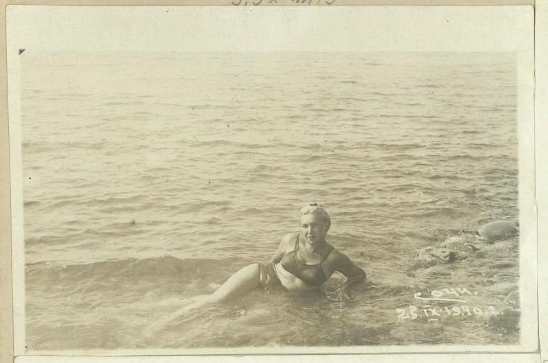 На берегу моря, 1940 год, г. Сочи