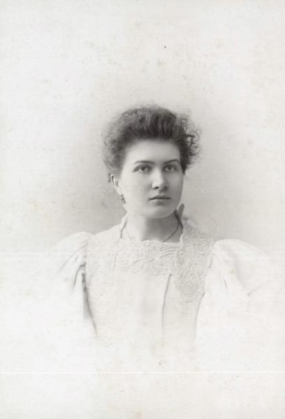 Портрет девушки, 1899 год, г. Москва
