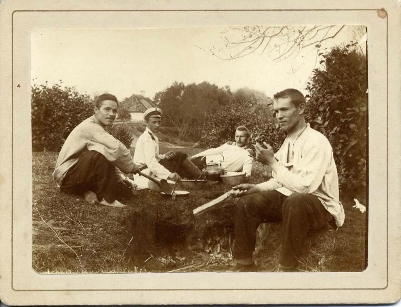 Обед в поле, 1910-е