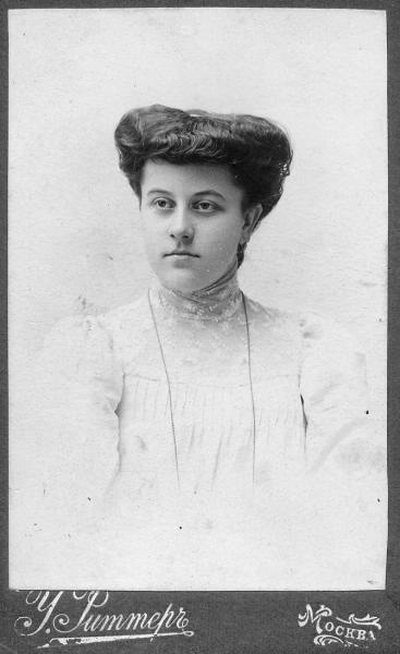 Портрет молодой женщины, 1905 - 1910, г. Москва