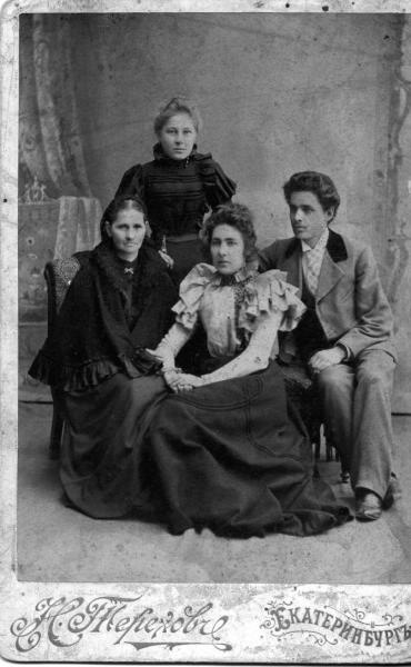 Семейный портрет, 1890-е, г. Екатеринбург