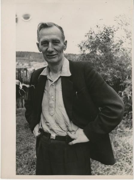 Портрет мужчины в саду, 1960 - 1963
