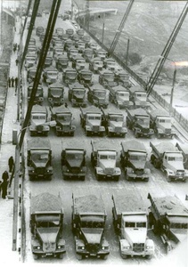 Идет испытание (вид с пилона) моста через Шексну, октябрь 1979, г. Череповец и Череповецкий район. Выставка «СССР в 1979 году» с этой фотографией.