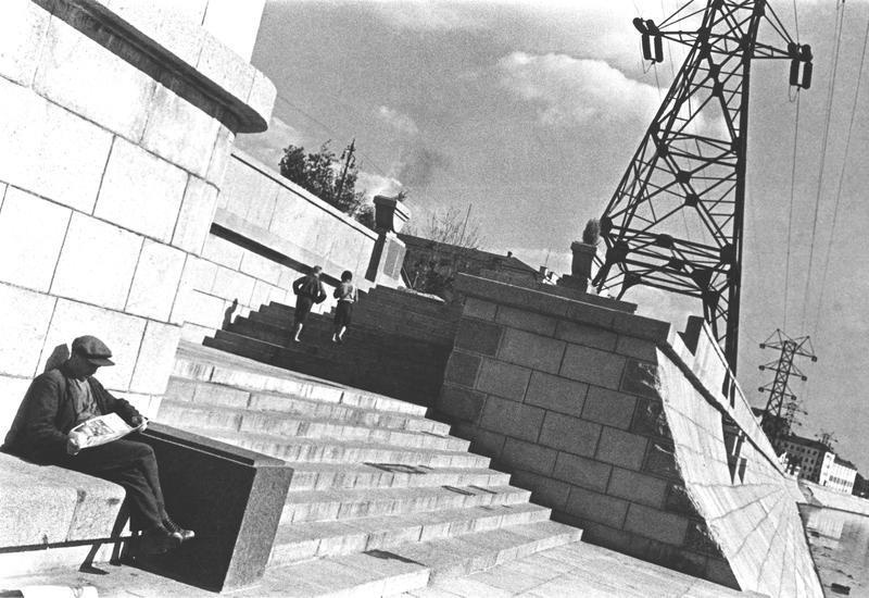 На набережной, 1934 год, г. Москва. Видео «Борис Игнатович» с этим снимком.&nbsp;