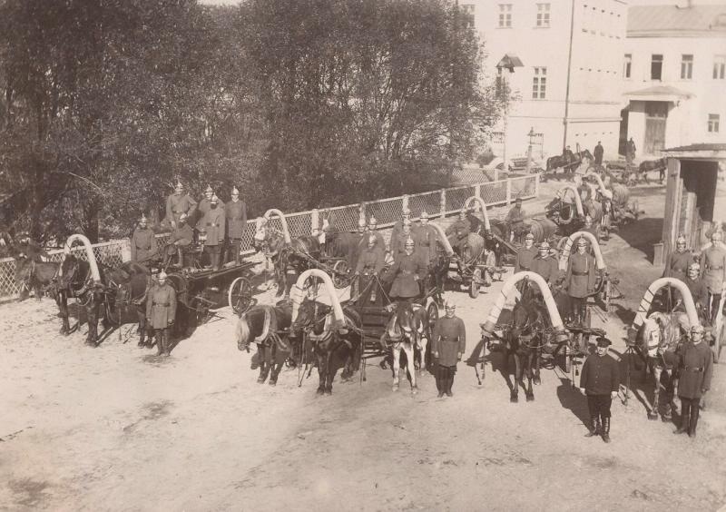 Групповой портрет пожарных, 1890 - 1903, г. Москва. Из серии «Товарищество на Паях Прохоровской трехгорной мануфактуры в Москве».