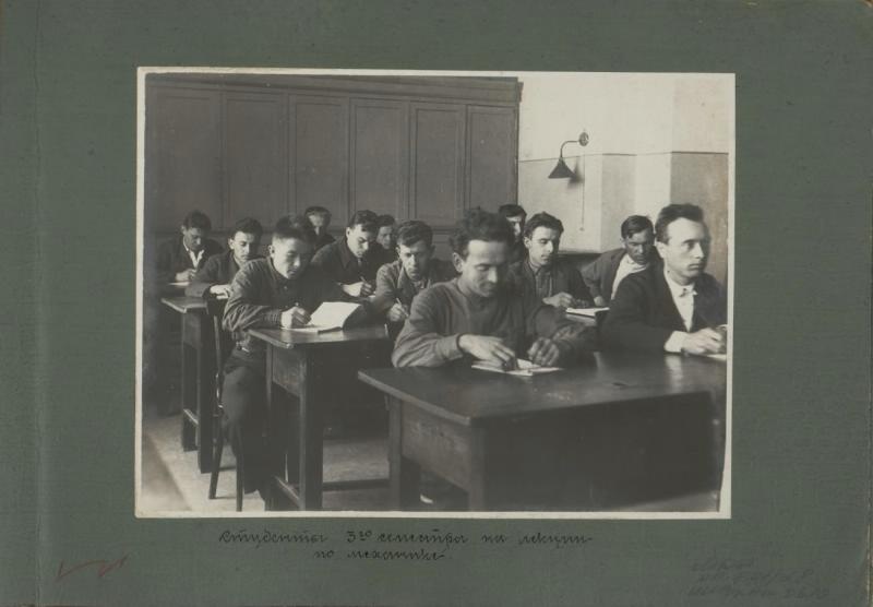 Студенты 3-го семестра на лекции по механике, 1930-е