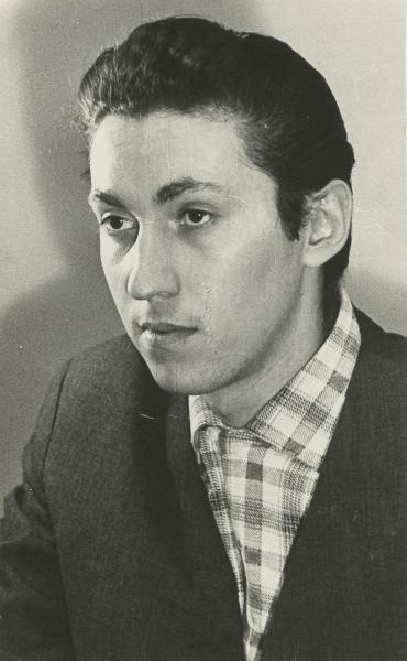 Поэт Олег Чухонцев, 1960-е. Выставка «"Сто строк…"» с этой фотографией.
