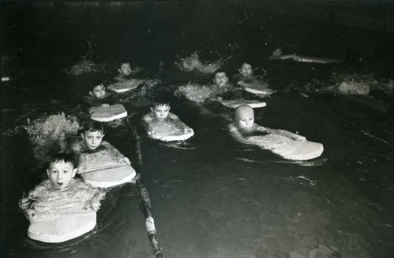 Дети в бассейне, 1960 - 1965, Украинская ССР, Луганская обл., Северодонецк