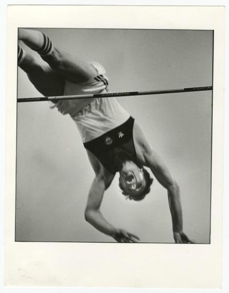 Сергей Бубка, 1984 год. Выставка «О спорт – ты мир!» с этой фотографией.