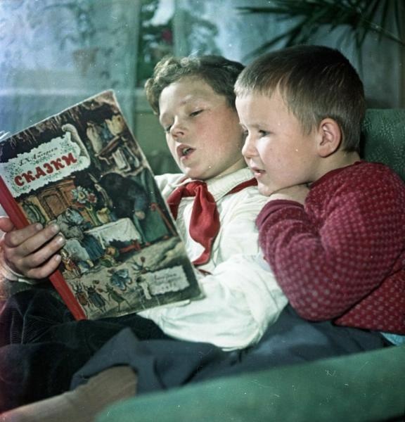 Школа-интернат в Пушкине, 1956 год, г. Пушкин. Выставка&nbsp;«Самая читающая страна в объективе Всеволода Тарасевича»&nbsp;и видео «Читают все» с этой фотографией. 