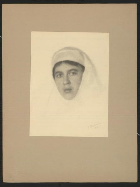 Портрет сестры милосердия Ксении Александровны Виноградской, дочери музыкального деятеля Александра Николаевича Виноградского, 1916 год