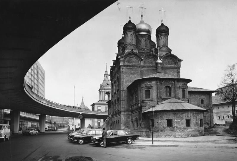 Собор Знаменского монастыря, 1970-е, г. Москва. Выставки «Архитектура, фасады, детали. Фотографии Алексея Александрова» и&nbsp;&nbsp;«Москва моя любимая» с этой фотографией.