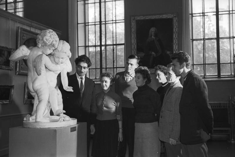 В музее, 1955 - 1965