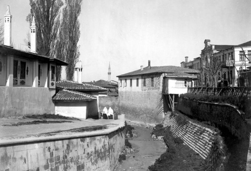 Вид царского флигеля и части кухонного Бахчисарайского дворца со стороны реки Чурук-Су, 1915 год, Бахчисарай