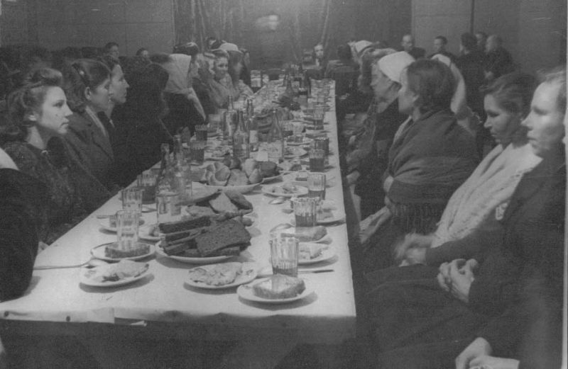 Встреча Нового года коллективом совхоза «Комсомолец», 1951 год, Череповецкий р-н, совхоз «Комсомолец». Выставка: «Пять минут истории: Советский Новогодний Союз» с этой фотографией.