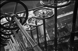 Рули, 1929 год, г. Москва. Из серии «Завод АМО» («Автомобильного московского общества», ныне АМО ЗИЛ).Видео «К 180-летию фотографии. Эпизод X: 1920-е годы. Авангардная фотография» с этой фотографией.