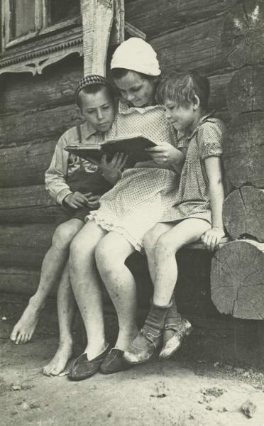 Дети с книгой, 1950 - 1953
