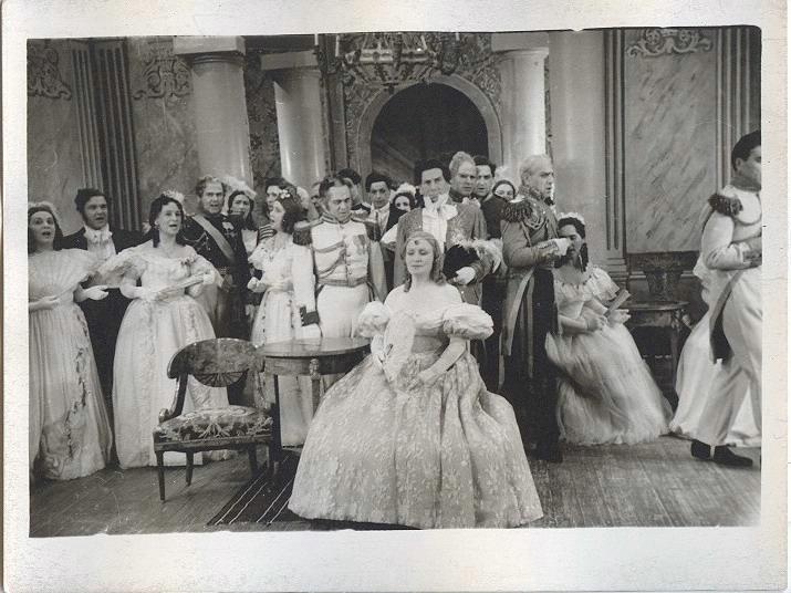 Сцена из оперы «Евгений Онегин» в Большом театре, 1948 - 1952, г. Москва. Акт II, картина 4-я «Бал в доме Лариных».