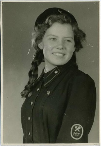 Фото "Рита Лифанова - лучшая ученица техникума", 1950-е, г. Москва ...