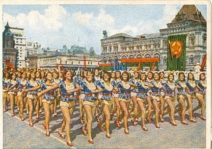 Всесоюзный парад физкультурников в Москве 12 августа 1945 года, 12 августа 1945, г. Москва. Первый послевоенный парад физкультурников (и последний на Красной площади) состоялся 12 августа 1945 года. Он был посвящен Победе. В сороковые годы эскизы костюмов и композиций Парада физкультурников на Красной площади создавал известный театральный художник Федор Федоровский.