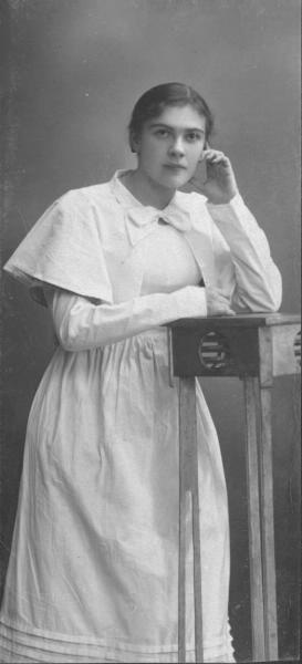 Портрет выпускницы женского института, 1915 год, Иркутская губ., г. Иркутск