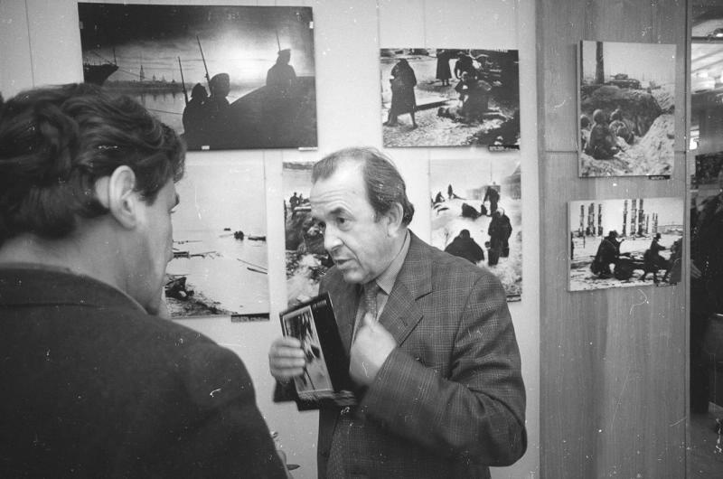 Фотограф Всеволод Тарасевич на выставке «40 лет Победы», 1985 год, г. Москва
