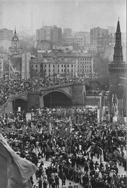 Праздники, 7 ноября 1982, г. Москва. Выставка «7 Ноября. Демонстрации, митинги, парады» с этой фотографией. 