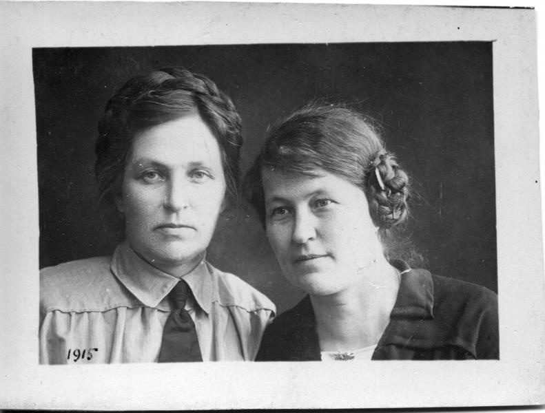 Две женщины, 1915 год