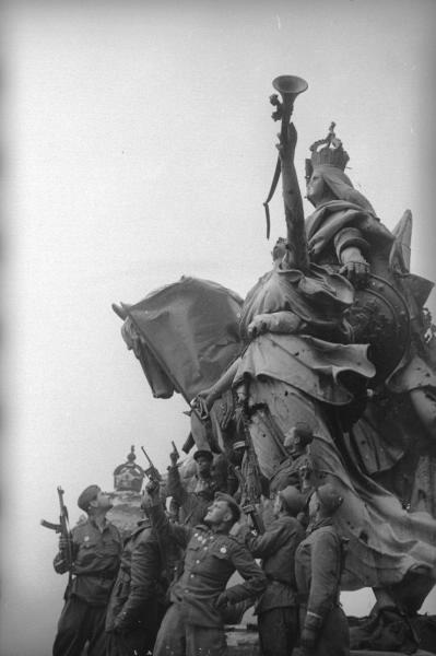 На крыше Рейхстага, 1945 год, Германия, г. Берлин
