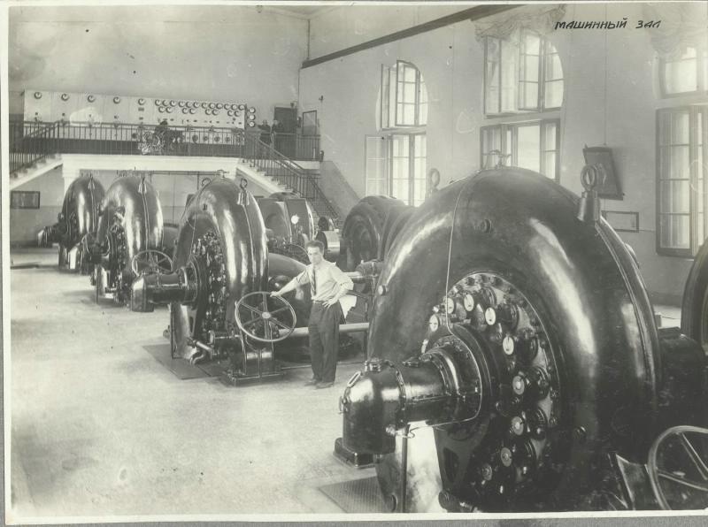 Машинный зал, 1930-е, Армянская ССР, г. Ереван. Первая по времени пуска ГЭС Севано-Разданского каскада и старейшая ГЭС Армении - строительство станции началось в 1923 году, первая очередь пущена в мае 1926 года, вторая - в 1929 году.