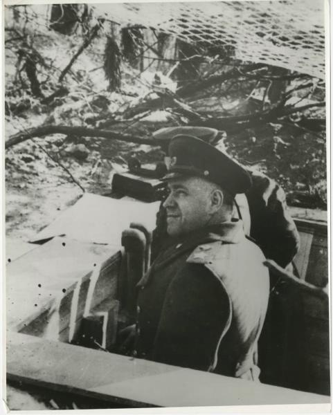 Георгий Жуков в окопе, 1943 - 1945