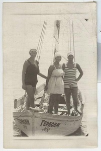 На борту морской яхты «Герасим», 1920-е. Выставка «Летние фрагменты 1920-х» с этой фотографией.