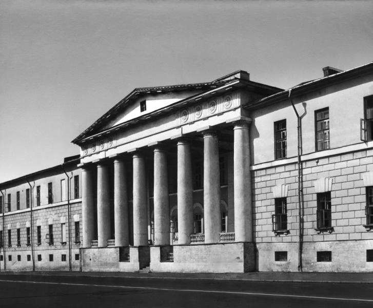 Вдовий дом, 1970-е, г. Москва. Построен в 1775 году архитектором Иваном Жилярди.