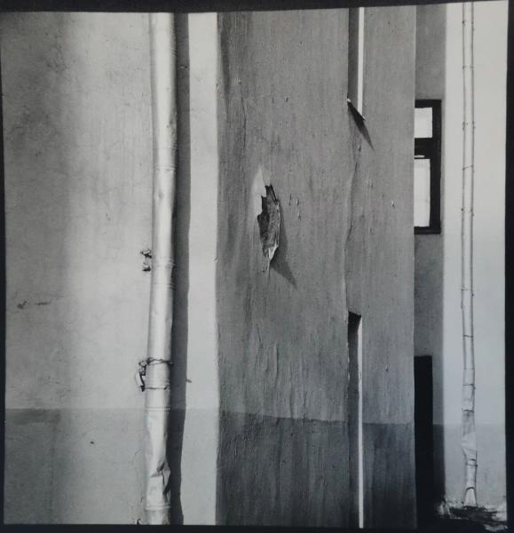 Стена, 1980 - 1983. Выставка «Фотография как…» с этой фотографией.
