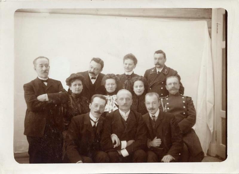 Групповой портрет мужчин и женщин, 1910-е