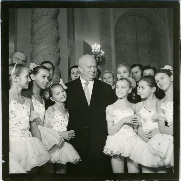 Никита Хрущев на детском Новогоднем празднике в Большом Кремлевском дворце, 1955 - 1959, г. Москва