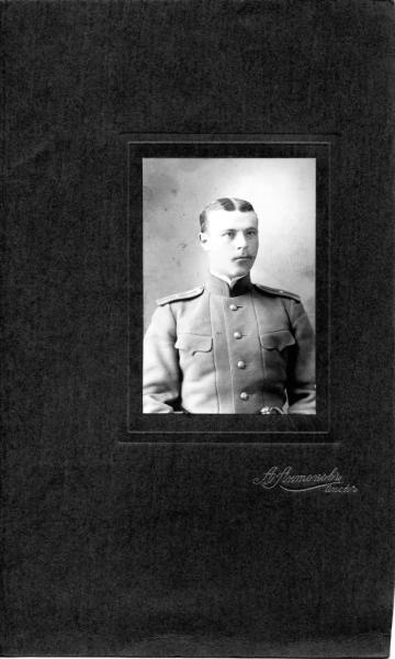 Портрет молодого человека в военной форме, 1916 год, г. Омск