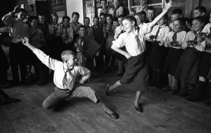 В школе, 1949 год, Тамбовская обл., Моршанский р-н, с. Ивенье. Выставки&nbsp;«Советские дети» и «СССР в 1949 году» с этой фотографией.