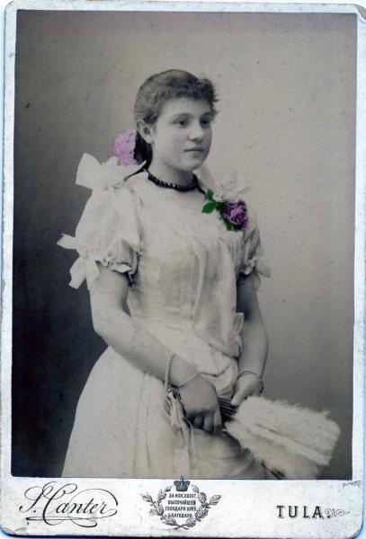Девушка с веером, 1891 год, г. Тула