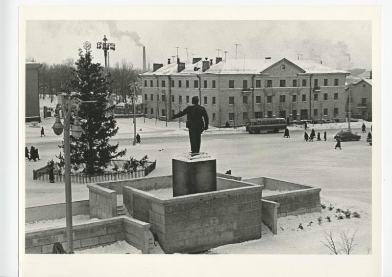 Зима. Памятник Владимиру Ленину, 1960-е, Тульская обл., г. Щекино