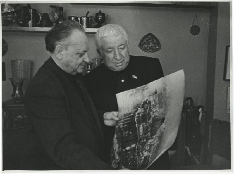 Виктор Темин и Расул Гамзатов, 1970-е. Видео «Общий поэт» с этой фотографией.