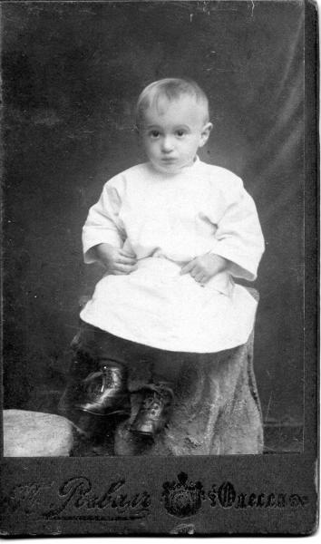 Портрет ребенка в светлом платье, 1910-е, г. Одесса
